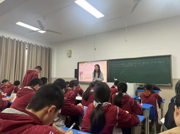 潘颖颖公开课照片 (2).jpg 潘颖颖公开课照片 (2).jpg