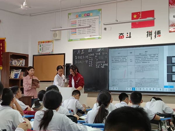 杨诗英公开课照片.jpg