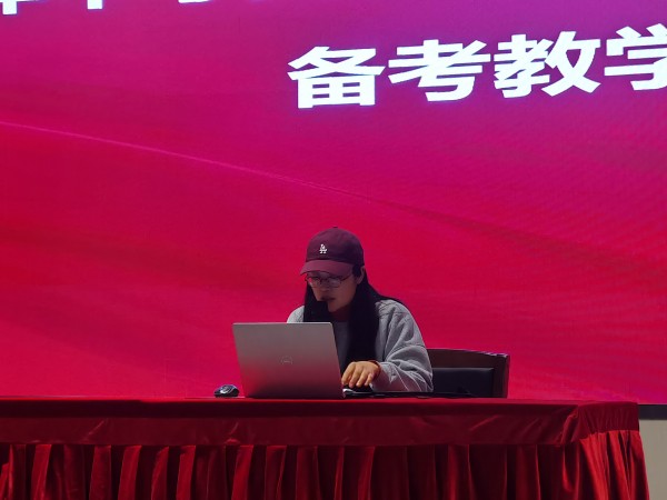 鲁虹.jpg